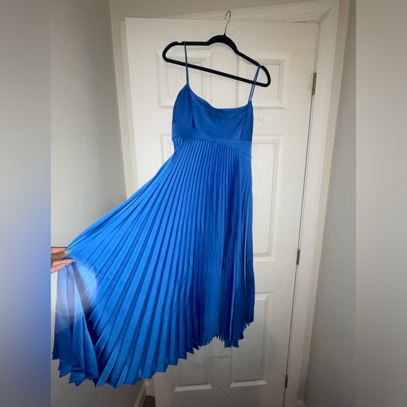 House of Harlow 1960 Pleated Cut Out Dress NWT - Picture 2 of 6